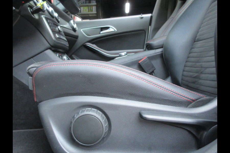 Mercedes-Benz CLA-Klasse 180 AMG Leer Navi Camera Pano