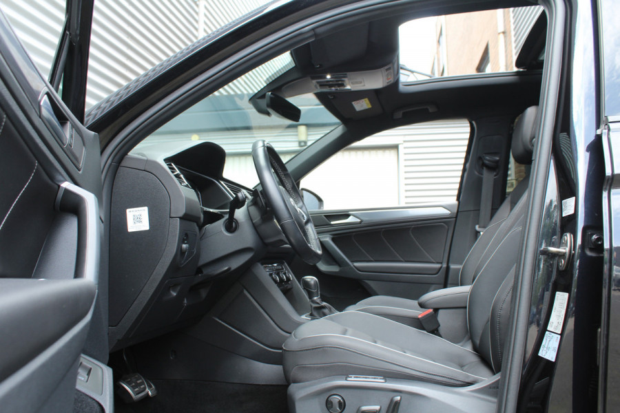 Volkswagen Tiguan 1.5 TSI 150pk ACT DSG7 R-Line NL-Auto NAP Panoramadak Clima Cruise Navi Leder Keyless Trekhaak 1300kg