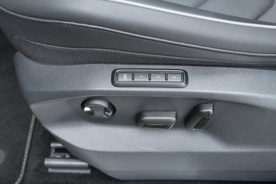 Volkswagen Tiguan 1.5 TSI 150pk ACT DSG7 R-Line NL-Auto NAP Panoramadak Clima Cruise Navi Leder Keyless Trekhaak 1300kg