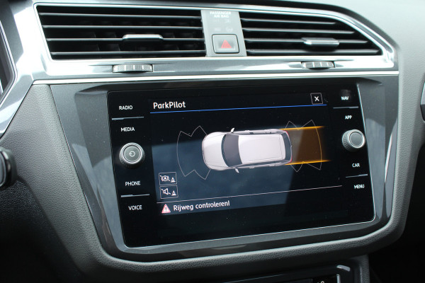 Volkswagen Tiguan 1.5 TSI 150pk ACT DSG7 R-Line NL-Auto NAP Panoramadak Clima Cruise Navi Leder Keyless Trekhaak 1300kg