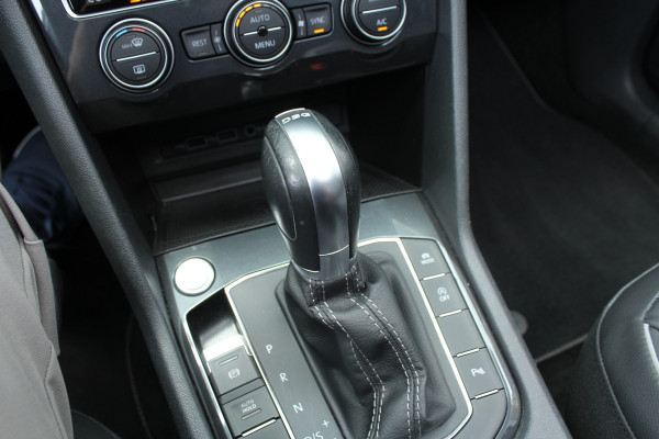 Volkswagen Tiguan 1.5 TSI 150pk ACT DSG7 R-Line NL-Auto NAP Panoramadak Clima Cruise Navi Leder Keyless Trekhaak 1300kg