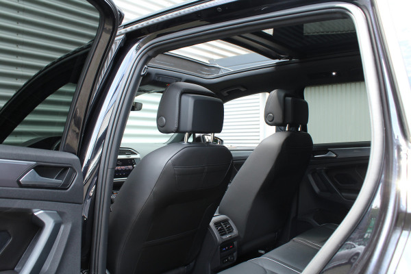Volkswagen Tiguan 1.5 TSI 150pk ACT DSG7 R-Line NL-Auto NAP Panoramadak Clima Cruise Navi Leder Keyless Trekhaak 1300kg