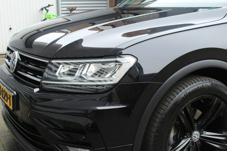 Volkswagen Tiguan 1.5 TSI 150pk ACT DSG7 R-Line NL-Auto NAP Panoramadak Clima Cruise Navi Leder Keyless Trekhaak 1300kg