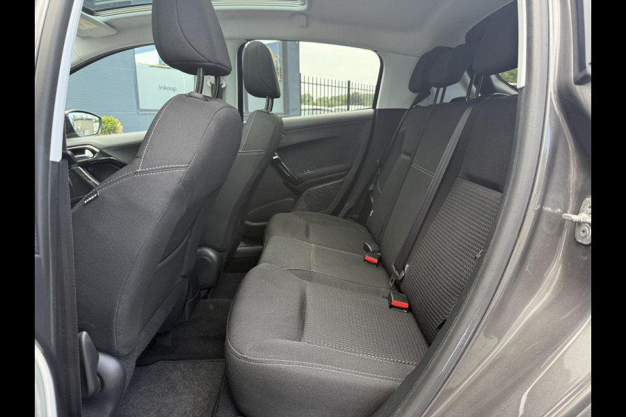 Peugeot 208 1.2 PureTech Allure Navi,Pano,Camera,Clima,Cruise,Apple Carplay,N.A.P,110pk,APK tot 09-2026