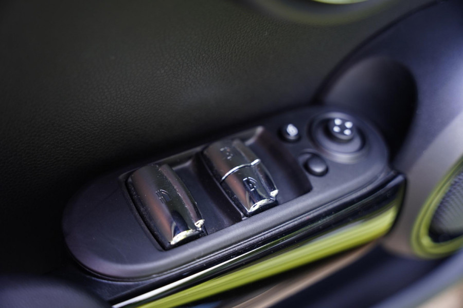 MINI 2.0 John Cooper Works Essential GERESERVEERD