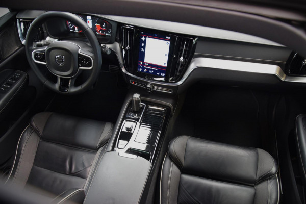 Volvo V60 2.0 T6 Recharge AWD R-Design Navi|Panoramadak|Dealer onderhouden|342pk!!|ACC|Stuurverwarming