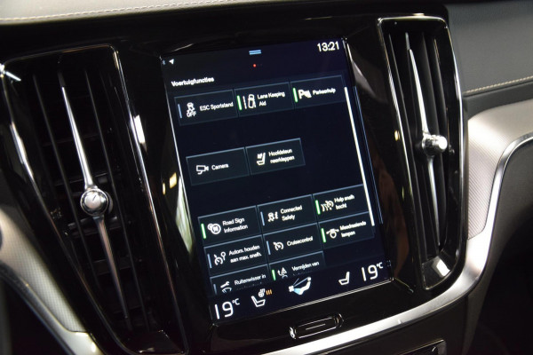 Volvo V60 2.0 T6 Recharge AWD R-Design Navi|Panoramadak|Dealer onderhouden|342pk!!|ACC|Stuurverwarming