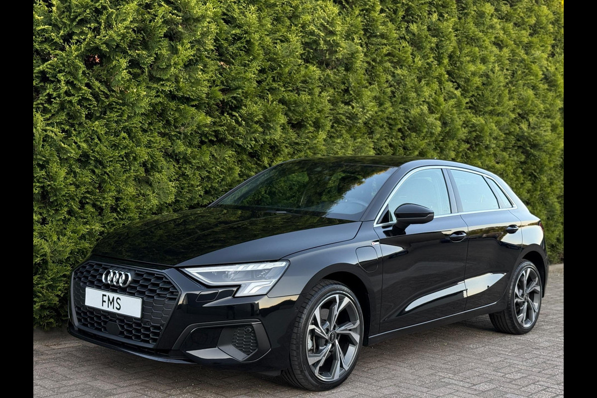 Audi A3 Sportback 40 TFSI e 2x S-Line Camera CarPlay Audi A3 Sportback 40 TFSI e 2x S-Line Camera CarPlay