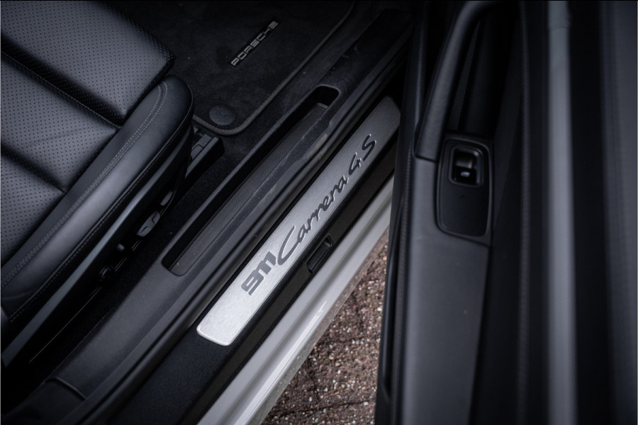 Porsche 911 Cabrio Carrera 4S (450pk) - BOSE - Sportuitlaat - Adapt. cruise - Camera PASM - Keyless - Exclusive leder * 992
