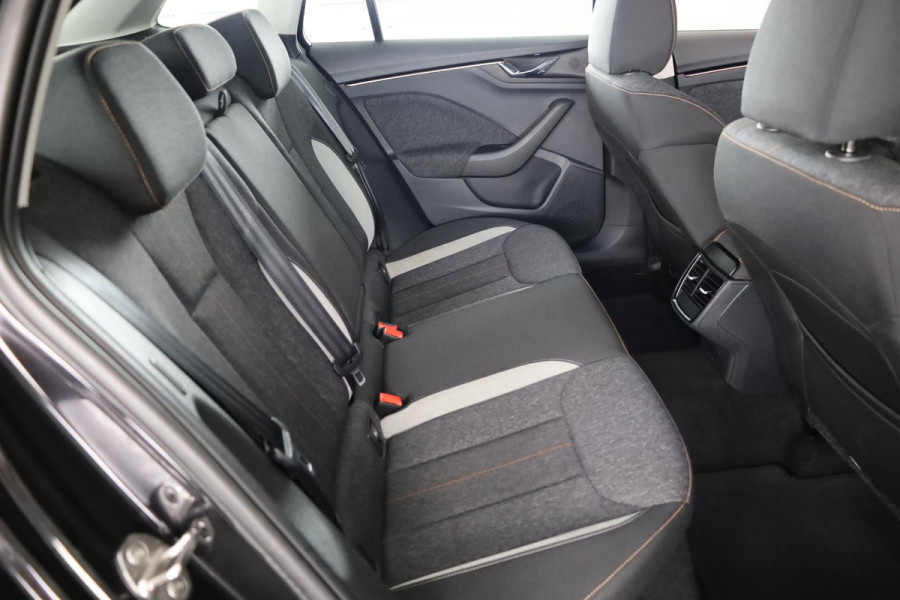 Škoda SCALA 1.0 TSI Business Edition 110pk Automaat | Navigatie | Verwarmbare voorstoelen | Parkeersensoren voor en achter | Apple carplay - Android Auto