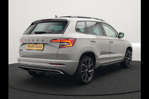 Škoda Karoq 1.5 TSI ACT Sportline 150pk DSG Dealer O.H | Panodak | Trekhaak af Fabriek | Adaptive Cruise | RS Sportstoelen Verwarmd | Camera | 19"L.M | Apple Carplay | Virtual | Keyless |