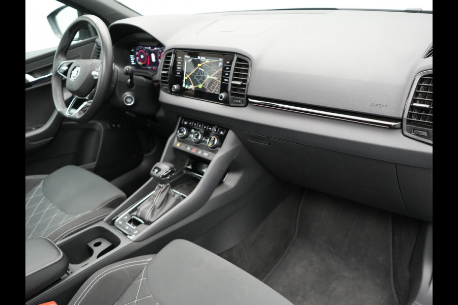 Škoda Karoq 1.5 TSI ACT Sportline 150pk DSG Dealer O.H | Panodak | Trekhaak af Fabriek | Adaptive Cruise | RS Sportstoelen Verwarmd | Camera | 19"L.M | Apple Carplay | Virtual | Keyless |