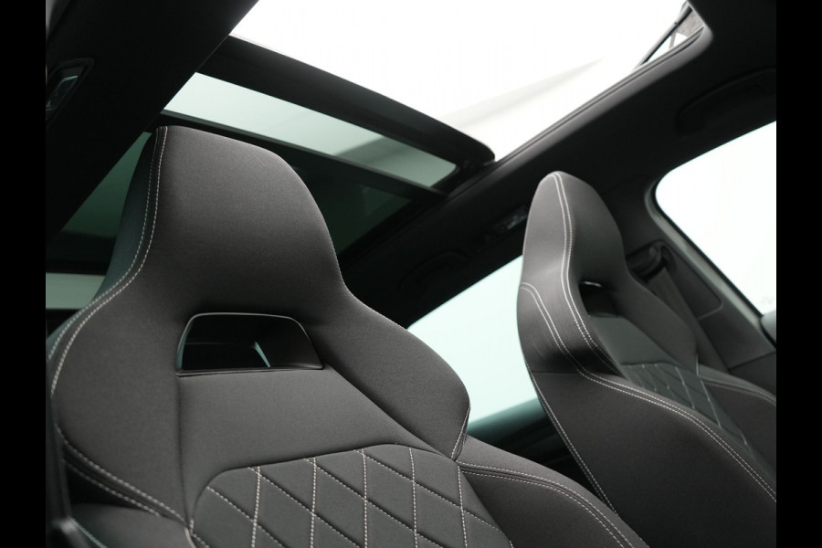 Škoda Karoq 1.5 TSI ACT Sportline 150pk DSG Dealer O.H | Panodak | Trekhaak af Fabriek | Adaptive Cruise | RS Sportstoelen Verwarmd | Camera | 19"L.M | Apple Carplay | Virtual | Keyless |