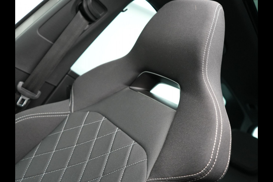 Škoda Karoq 1.5 TSI ACT Sportline 150pk DSG Dealer O.H | Panodak | Trekhaak af Fabriek | Adaptive Cruise | RS Sportstoelen Verwarmd | Camera | 19"L.M | Apple Carplay | Virtual | Keyless |