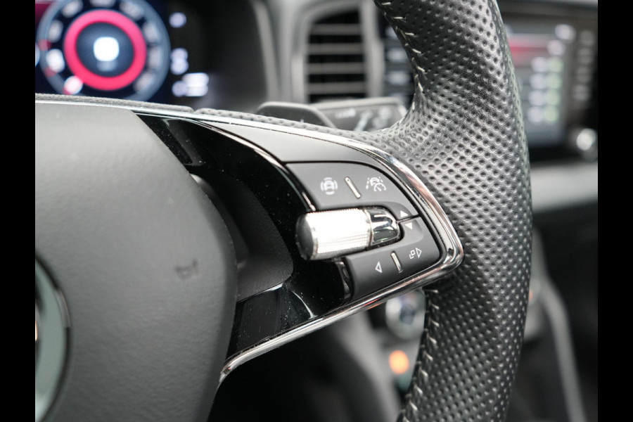 Škoda Karoq 1.5 TSI ACT Sportline 150pk DSG Dealer O.H | Panodak | Trekhaak af Fabriek | Adaptive Cruise | RS Sportstoelen Verwarmd | Camera | 19"L.M | Apple Carplay | Virtual | Keyless |