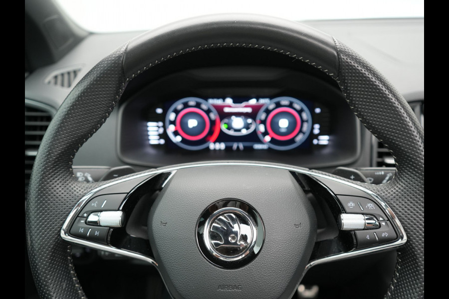 Škoda Karoq 1.5 TSI ACT Sportline 150pk DSG Dealer O.H | Panodak | Trekhaak af Fabriek | Adaptive Cruise | RS Sportstoelen Verwarmd | Camera | 19"L.M | Apple Carplay | Virtual | Keyless |