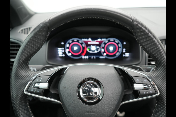 Škoda Karoq 1.5 TSI ACT Sportline 150pk DSG Dealer O.H | Panodak | Trekhaak af Fabriek | Adaptive Cruise | RS Sportstoelen Verwarmd | Camera | 19"L.M | Apple Carplay | Virtual | Keyless |