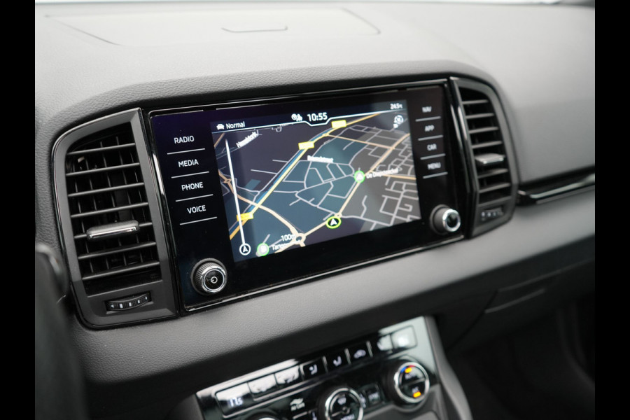 Škoda Karoq 1.5 TSI ACT Sportline 150pk DSG Dealer O.H | Panodak | Trekhaak af Fabriek | Adaptive Cruise | RS Sportstoelen Verwarmd | Camera | 19"L.M | Apple Carplay | Virtual | Keyless |