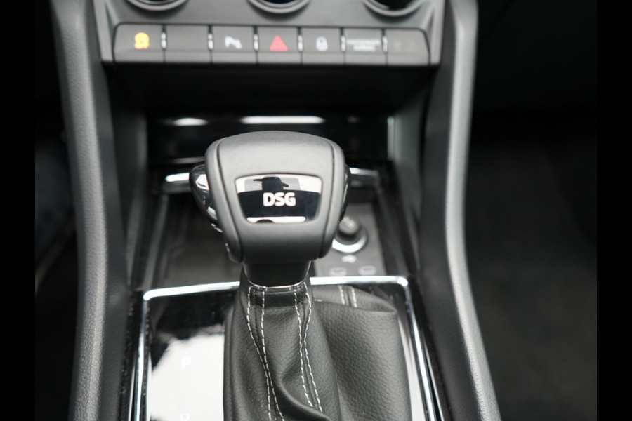 Škoda Karoq 1.5 TSI ACT Sportline 150pk DSG Dealer O.H | Panodak | Trekhaak af Fabriek | Adaptive Cruise | RS Sportstoelen Verwarmd | Camera | 19"L.M | Apple Carplay | Virtual | Keyless |
