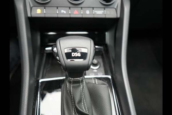 Škoda Karoq 1.5 TSI ACT Sportline 150pk DSG Dealer O.H | Panodak | Trekhaak af Fabriek | Adaptive Cruise | RS Sportstoelen Verwarmd | Camera | 19"L.M | Apple Carplay | Virtual | Keyless |
