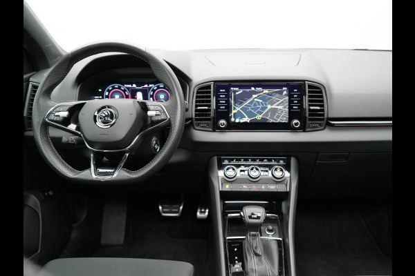 Škoda Karoq 1.5 TSI ACT Sportline 150pk DSG Dealer O.H | Panodak | Trekhaak af Fabriek | Adaptive Cruise | RS Sportstoelen Verwarmd | Camera | 19"L.M | Apple Carplay | Virtual | Keyless |