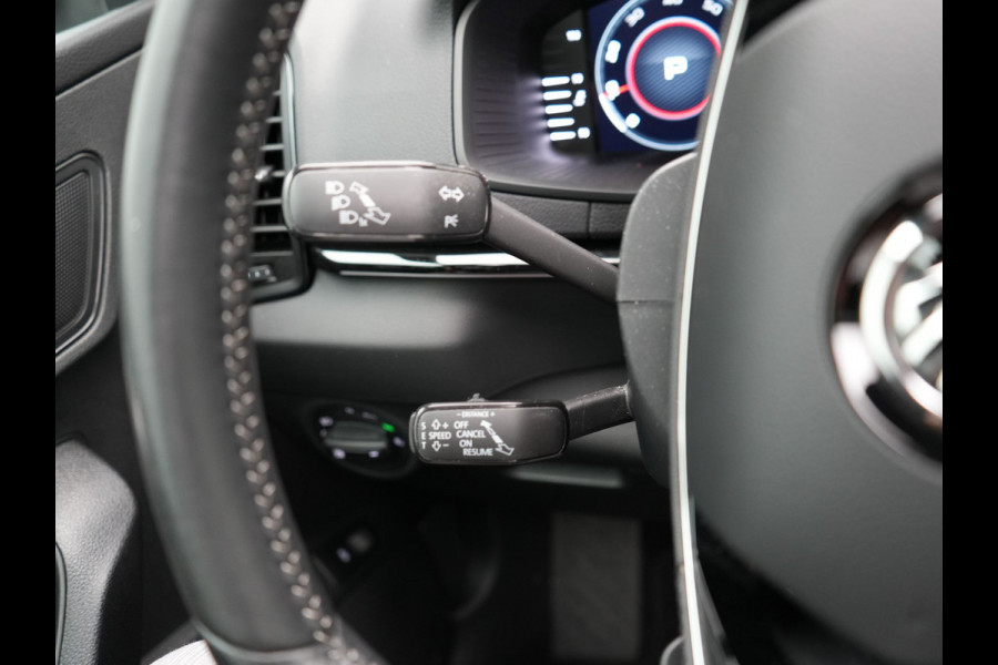 Škoda Karoq 1.5 TSI ACT Sportline 150pk DSG Dealer O.H | Panodak | Trekhaak af Fabriek | Adaptive Cruise | RS Sportstoelen Verwarmd | Camera | 19"L.M | Apple Carplay | Virtual | Keyless |
