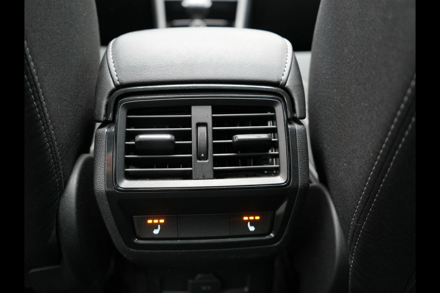 Škoda Karoq 1.5 TSI ACT Sportline 150pk DSG Dealer O.H | Panodak | Trekhaak af Fabriek | Adaptive Cruise | RS Sportstoelen Verwarmd | Camera | 19"L.M | Apple Carplay | Virtual | Keyless |