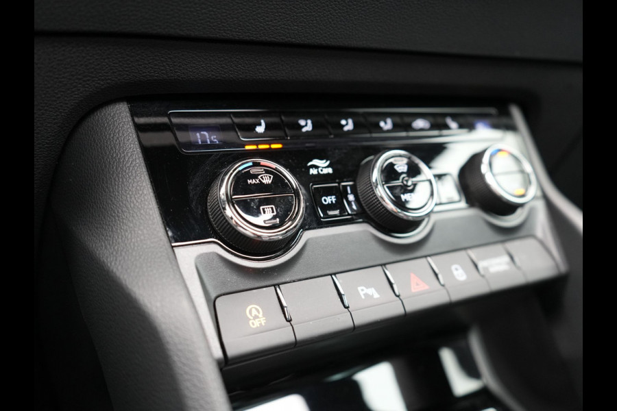 Škoda Karoq 1.5 TSI ACT Sportline 150pk DSG Dealer O.H | Panodak | Trekhaak af Fabriek | Adaptive Cruise | RS Sportstoelen Verwarmd | Camera | 19"L.M | Apple Carplay | Virtual | Keyless |
