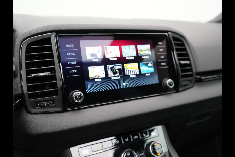 Škoda Karoq 1.5 TSI ACT Sportline 150pk DSG Dealer O.H | Panodak | Trekhaak af Fabriek | Adaptive Cruise | RS Sportstoelen Verwarmd | Camera | 19"L.M | Apple Carplay | Virtual | Keyless |