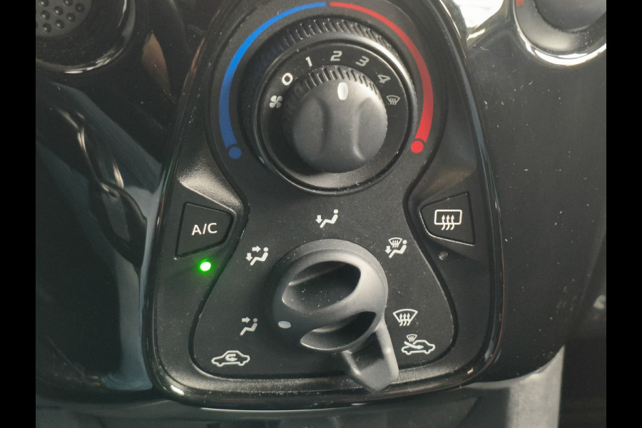 Citroën C1 1.0 VTi Shine AUTOMAAT Navi,Camera,Andriod/Apple, LMW uit 2019 Rijklaar + 12 maanden Bovag-garantie Henk Jongen Auto's in Helmond,  al 50 jaar service zoals 't hoort!