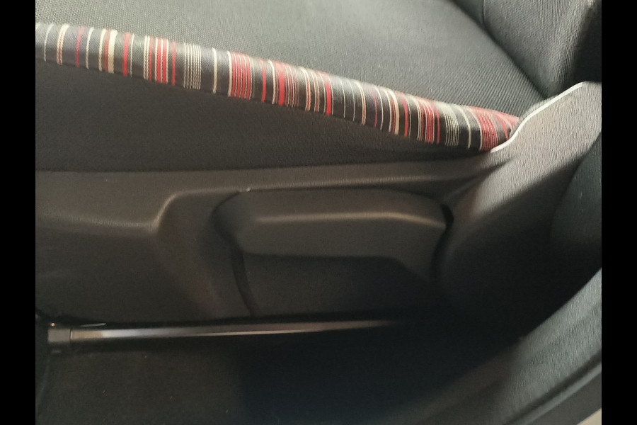 Citroën C1 1.0 VTi Shine AUTOMAAT Navi,Camera,Andriod/Apple, LMW uit 2019 Rijklaar + 12 maanden Bovag-garantie Henk Jongen Auto's in Helmond,  al 50 jaar service zoals 't hoort!