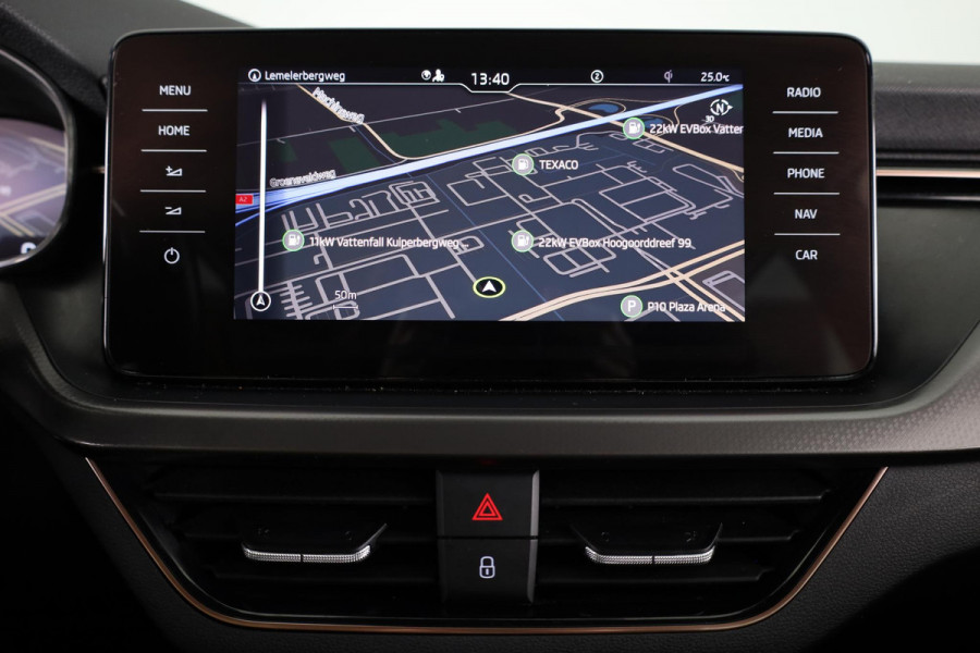 Škoda SCALA 1.0 TSI Business Edition 110pk Automaat | Navigatie | Verwarmbare voorstoelen | Parkeersensoren voor en achter | Apple carplay - Android Auto
