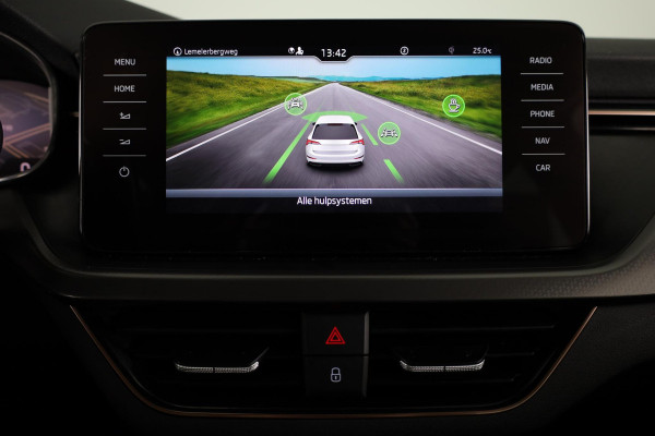 Škoda SCALA 1.0 TSI Business Edition 110pk Automaat | Navigatie | Verwarmbare voorstoelen | Parkeersensoren voor en achter | Apple carplay - Android Auto
