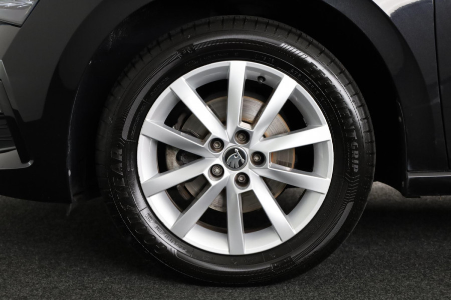 Škoda SCALA 1.0 TSI Business Edition 110pk Automaat | Navigatie | Verwarmbare voorstoelen | Parkeersensoren voor en achter | Apple carplay - Android Auto