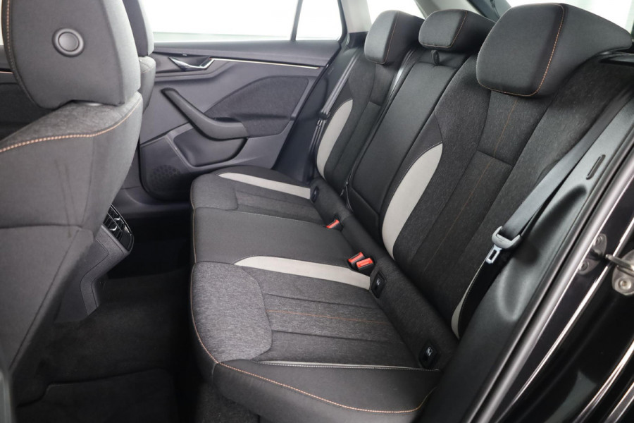 Škoda SCALA 1.0 TSI Business Edition 110pk Automaat | Navigatie | Verwarmbare voorstoelen | Parkeersensoren voor en achter | Apple carplay - Android Auto