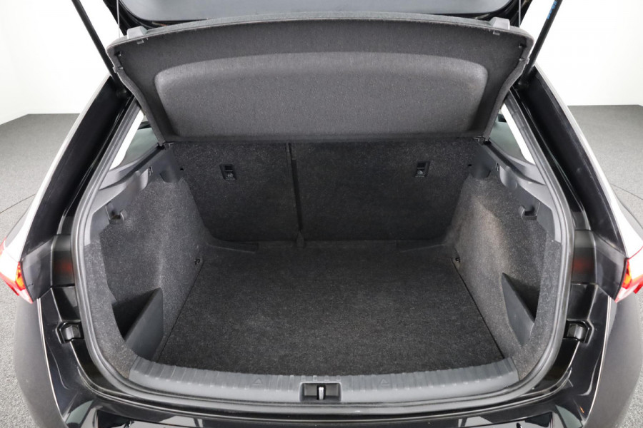 Škoda SCALA 1.0 TSI Business Edition 110pk Automaat | Navigatie | Verwarmbare voorstoelen | Parkeersensoren voor en achter | Apple carplay - Android Auto