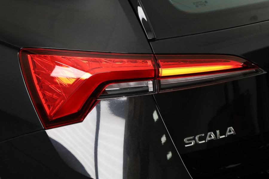 Škoda SCALA 1.0 TSI Business Edition 110pk Automaat | Navigatie | Verwarmbare voorstoelen | Parkeersensoren voor en achter | Apple carplay - Android Auto