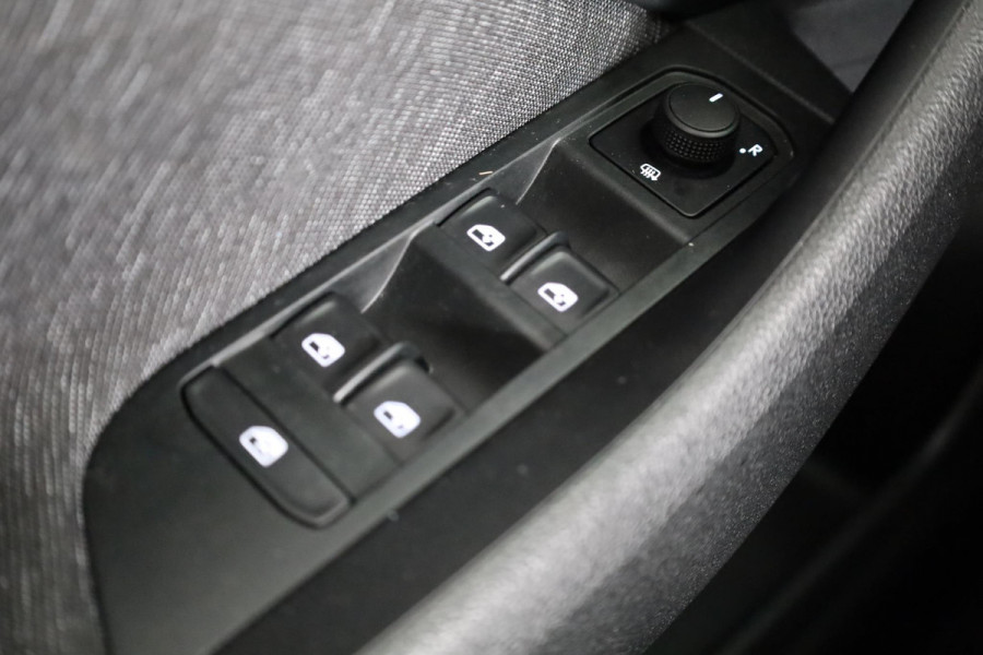 Škoda SCALA 1.0 TSI Business Edition 110pk Automaat | Navigatie | Verwarmbare voorstoelen | Parkeersensoren voor en achter | Apple carplay - Android Auto