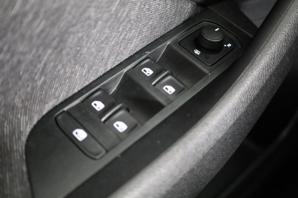 Škoda SCALA 1.0 TSI Business Edition 110pk Automaat | Navigatie | Verwarmbare voorstoelen | Parkeersensoren voor en achter | Apple carplay - Android Auto