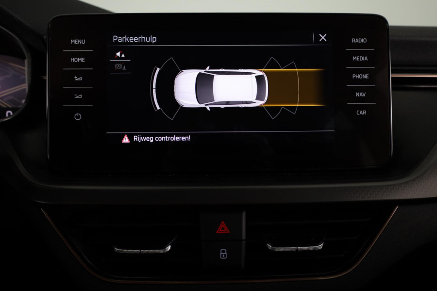 Škoda SCALA 1.0 TSI Business Edition 110pk Automaat | Navigatie | Verwarmbare voorstoelen | Parkeersensoren voor en achter | Apple carplay - Android Auto