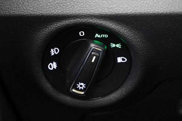 Škoda SCALA 1.0 TSI Business Edition 110pk Automaat | Navigatie | Verwarmbare voorstoelen | Parkeersensoren voor en achter | Apple carplay - Android Auto