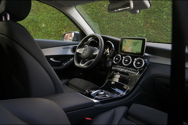 Mercedes-Benz GLC GLC 300 4M AMG line | Luchtvering Panorama Leder Burmester Dodehoek LED ILS