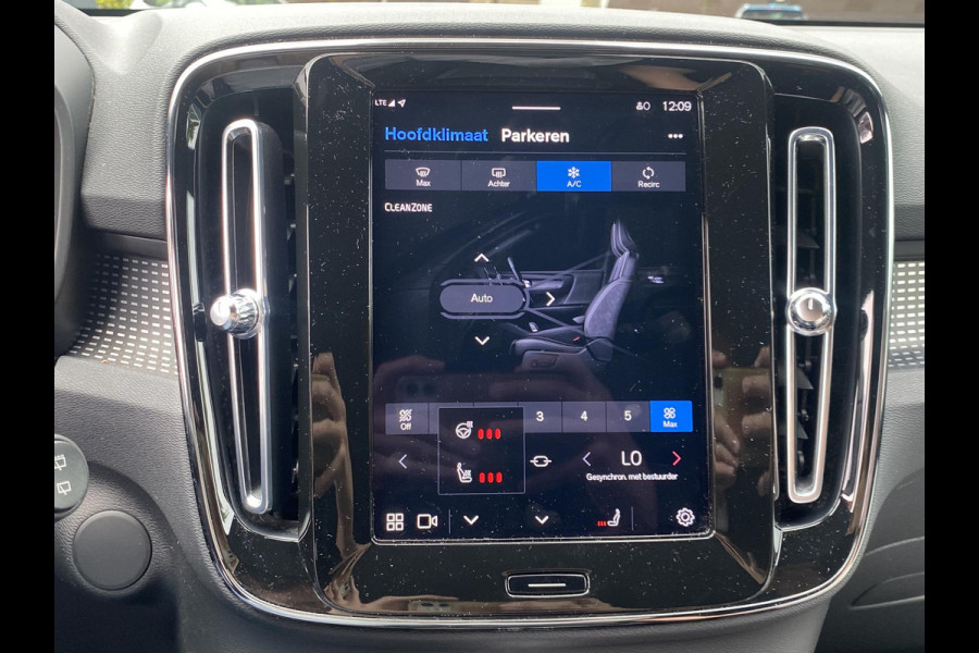 Volvo XC40 Recharge Plus STOEL + STUURVERWARMING | LEDER/ALCANTARA | RIJKLAAR INCL. 12 MND. BOVAGGARANTIE