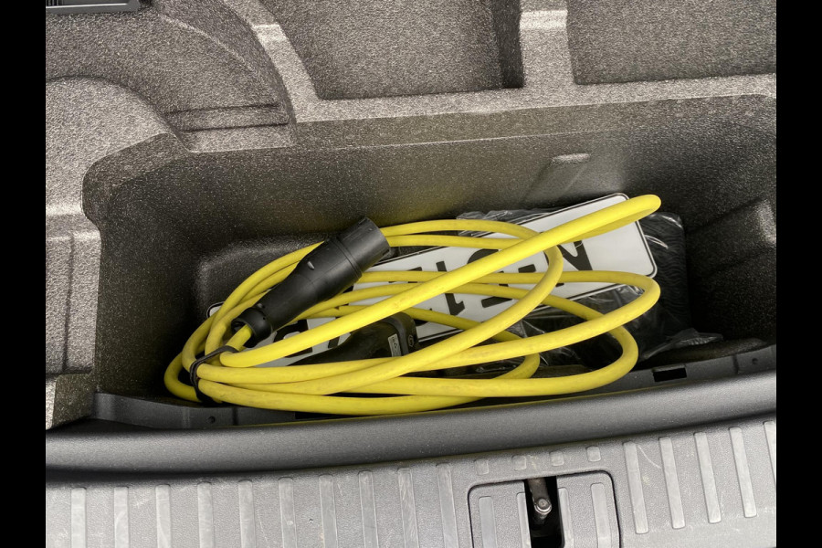 Škoda ENYAQ iV 60 ORIG. NL. NAP KM. | CAMERA | STOELVERWARMING VOOR + ACHTER | ELEK. TREKHAAK