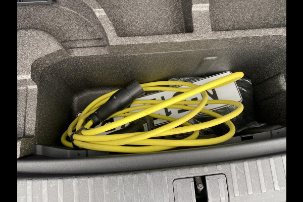 Škoda ENYAQ iV 60 ORIG. NL. NAP KM. | CAMERA | STOELVERWARMING VOOR + ACHTER | ELEK. TREKHAAK