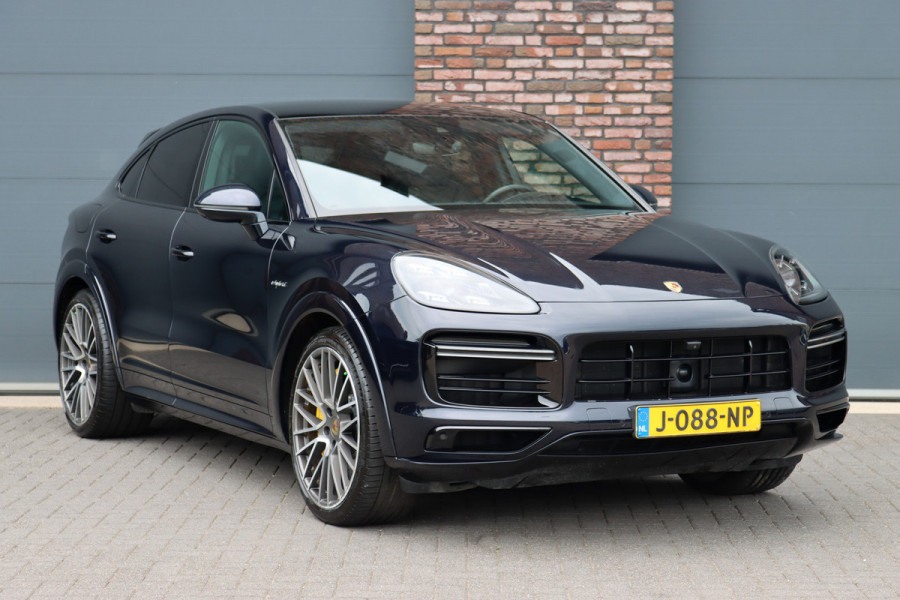 Porsche Cayenne Coupé 4.0 Turbo S E-Hybrid Aut8 | 680pk | Achterasbesturing | Keramisch | Panoramadak | PASM | Sport-Design-pakket | Sport-Chrono | Burmester High End | Memory | Stoelventilatie | HUD | Verwarmd Stuurwiel | PDLS+ |