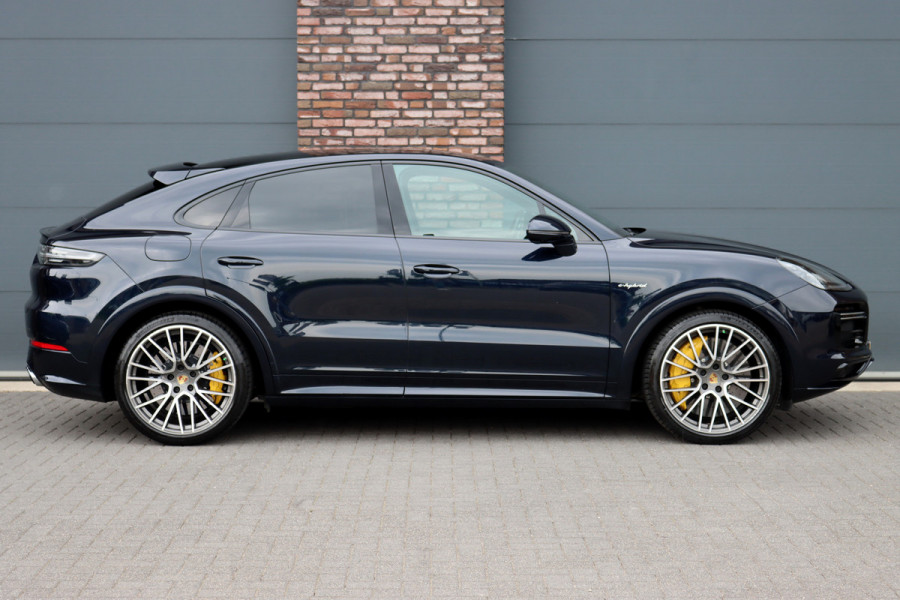 Porsche Cayenne Coupé 4.0 Turbo S E-Hybrid Aut8 | 680pk | Achterasbesturing | Keramisch | Panoramadak | PASM | Sport-Design-pakket | Sport-Chrono | Burmester High End | Memory | Stoelventilatie | HUD | Verwarmd Stuurwiel | PDLS+ |