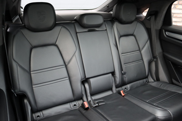 Porsche Cayenne Coupé 4.0 Turbo S E-Hybrid Aut8 | 680pk | Achterasbesturing | Keramisch | Panoramadak | PASM | Sport-Design-pakket | Sport-Chrono | Burmester High End | Memory | Stoelventilatie | HUD | Verwarmd Stuurwiel | PDLS+ |