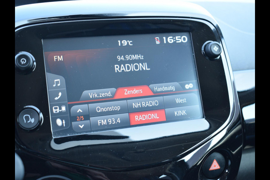 Peugeot 108 1.0 e-VTi 72pk Allure CARPLAY | AIRCO | LICHTMETALEN VELGEN |