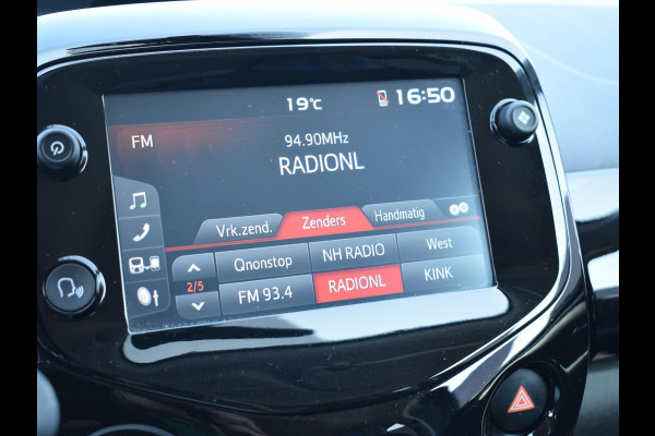 Peugeot 108 1.0 e-VTi 72pk Allure CARPLAY | AIRCO | LICHTMETALEN VELGEN |